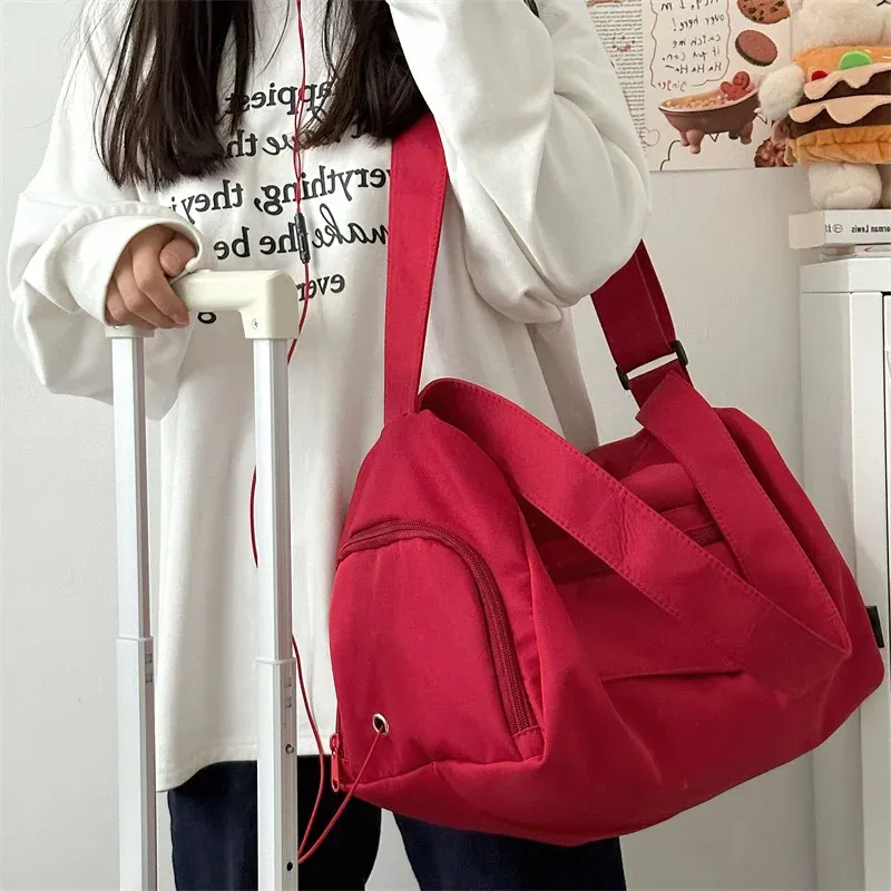 Sac à bandoulière en toile, finitions soignées