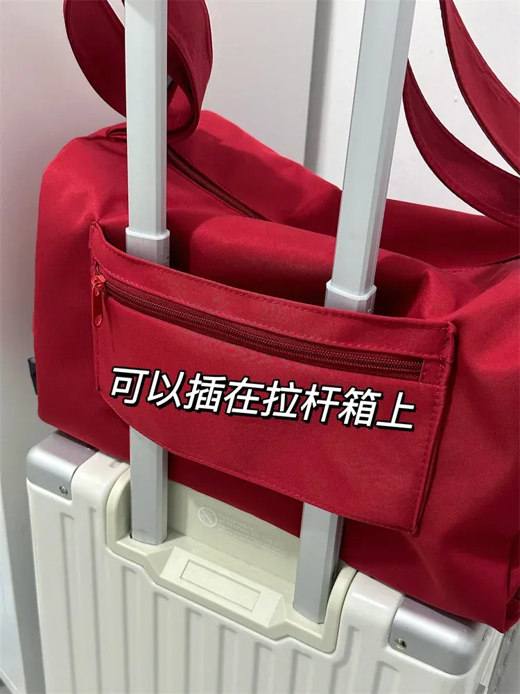 Sac fourre-tout à bandoulière, détail des finitions