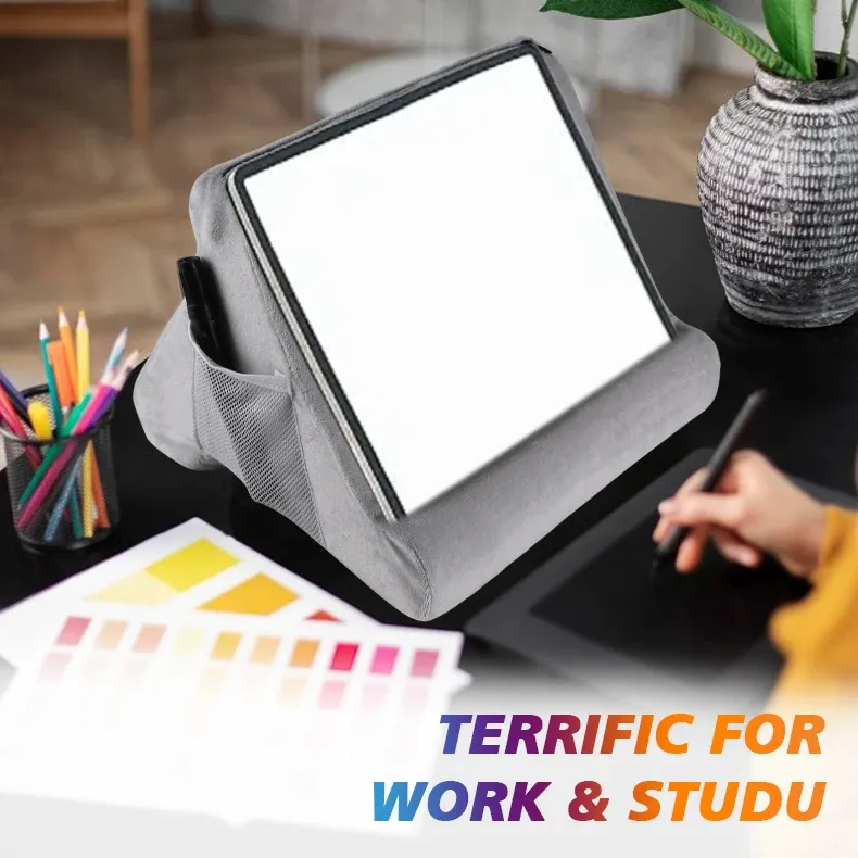 Support de tablette en usage sur un bureau