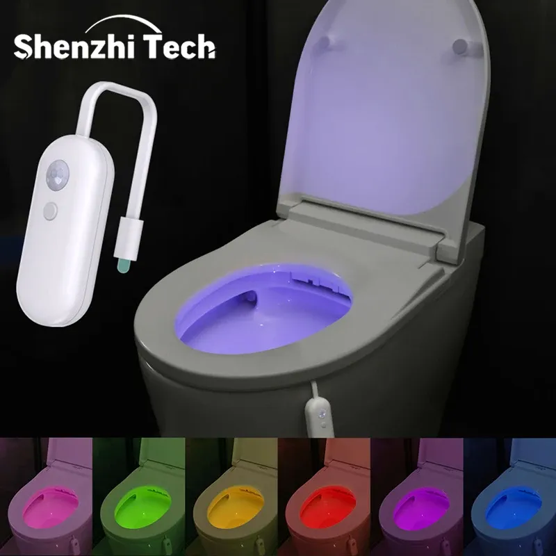 Lampe de toilette intelligente à LED RVB posée sur un couvercle de toilette
