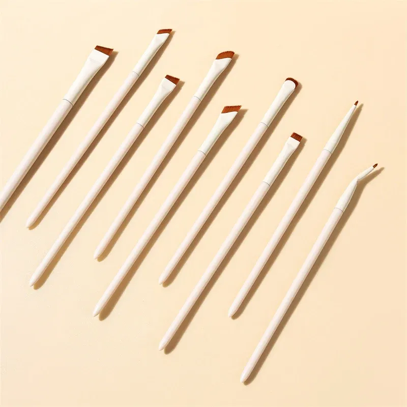 Utilisation des pinceaux pour un maquillage des yeux