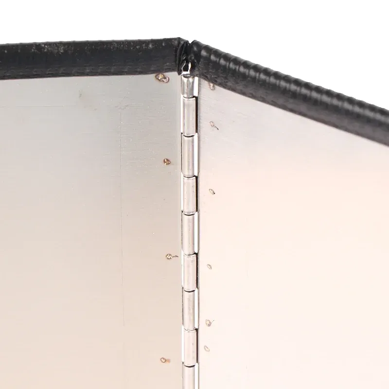 Pare-projections en acier inoxydable installé derrière une cuisinière