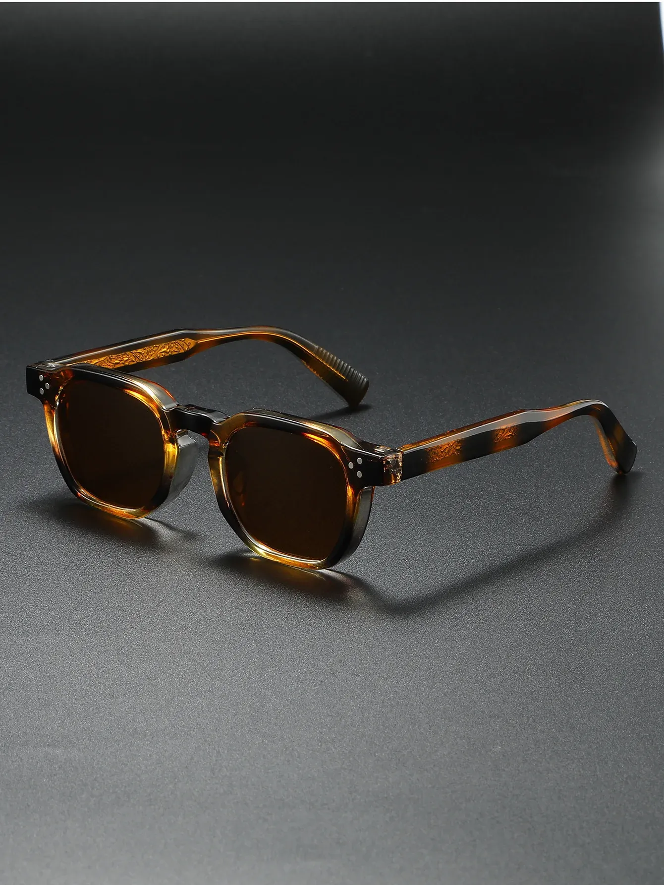 Lunettes de soleil sous la lumière du jour