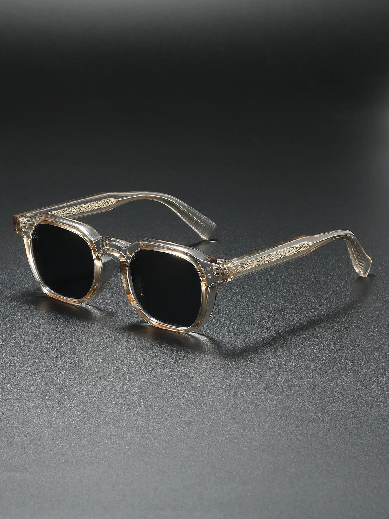 Lunettes de soleil dans un contexte lifestyle