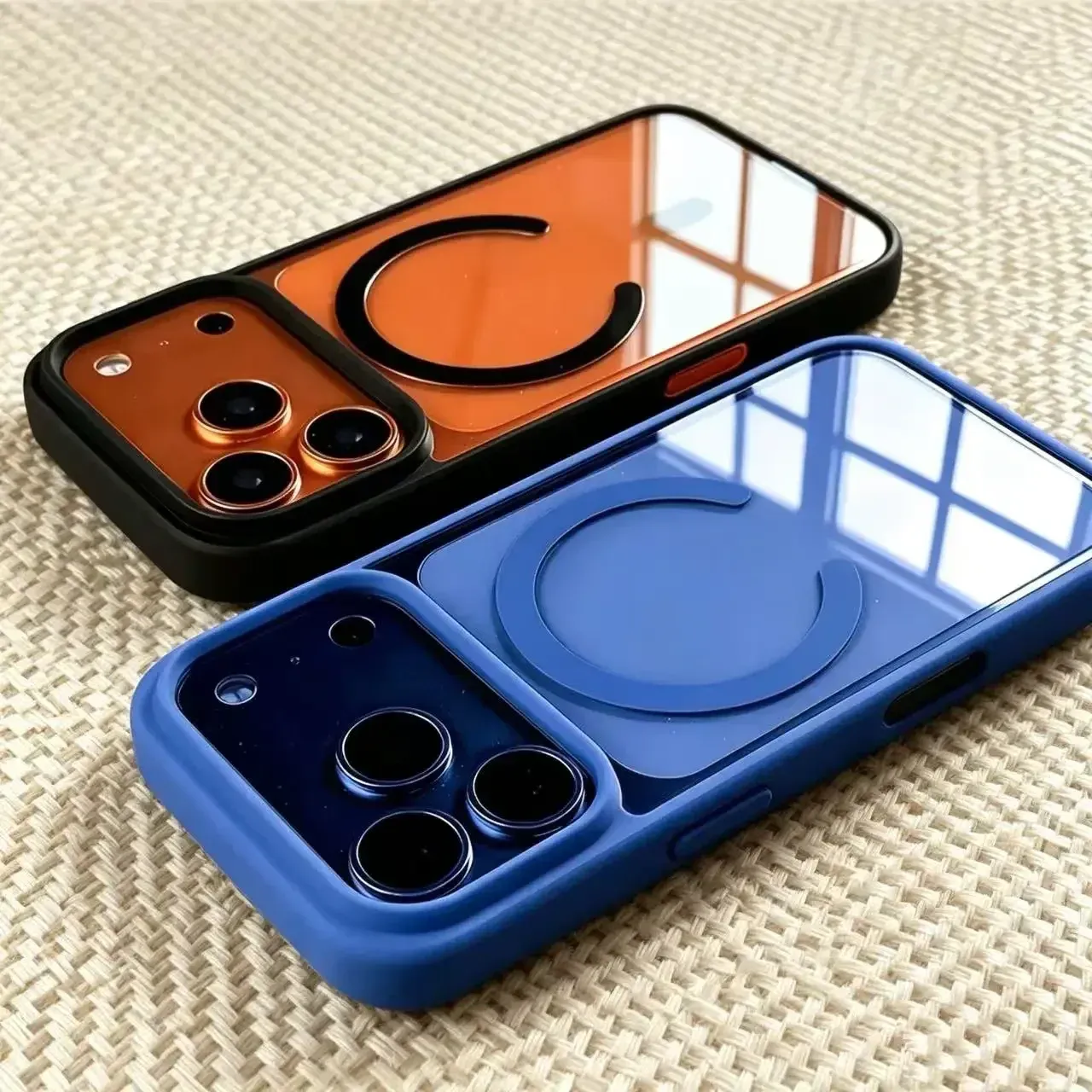 Coque MagSafe transparente sous différents angles