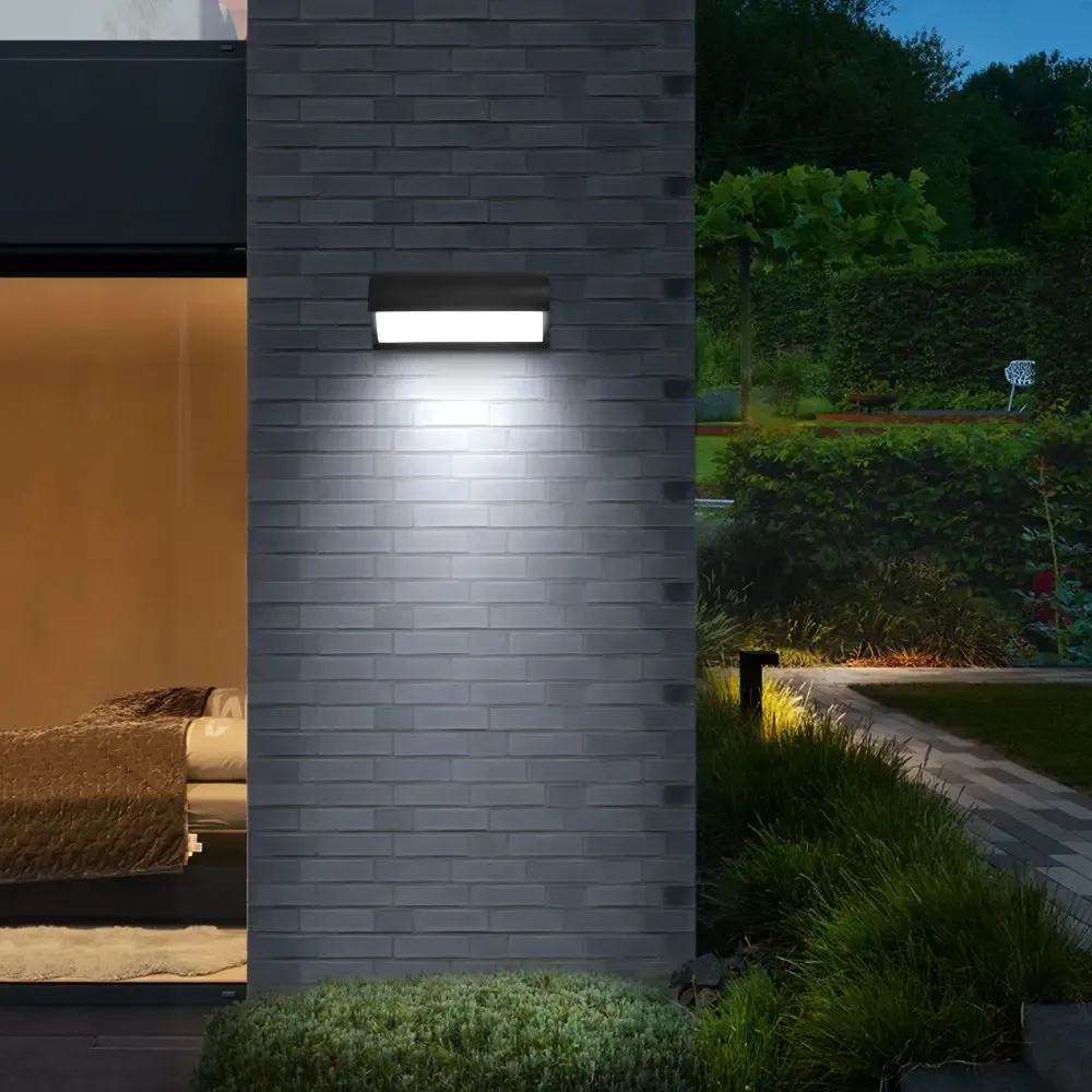 Applique murale LED, mise en scène d'un jardin