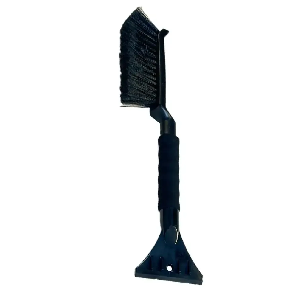 Brosse à neige ergonomique en situation