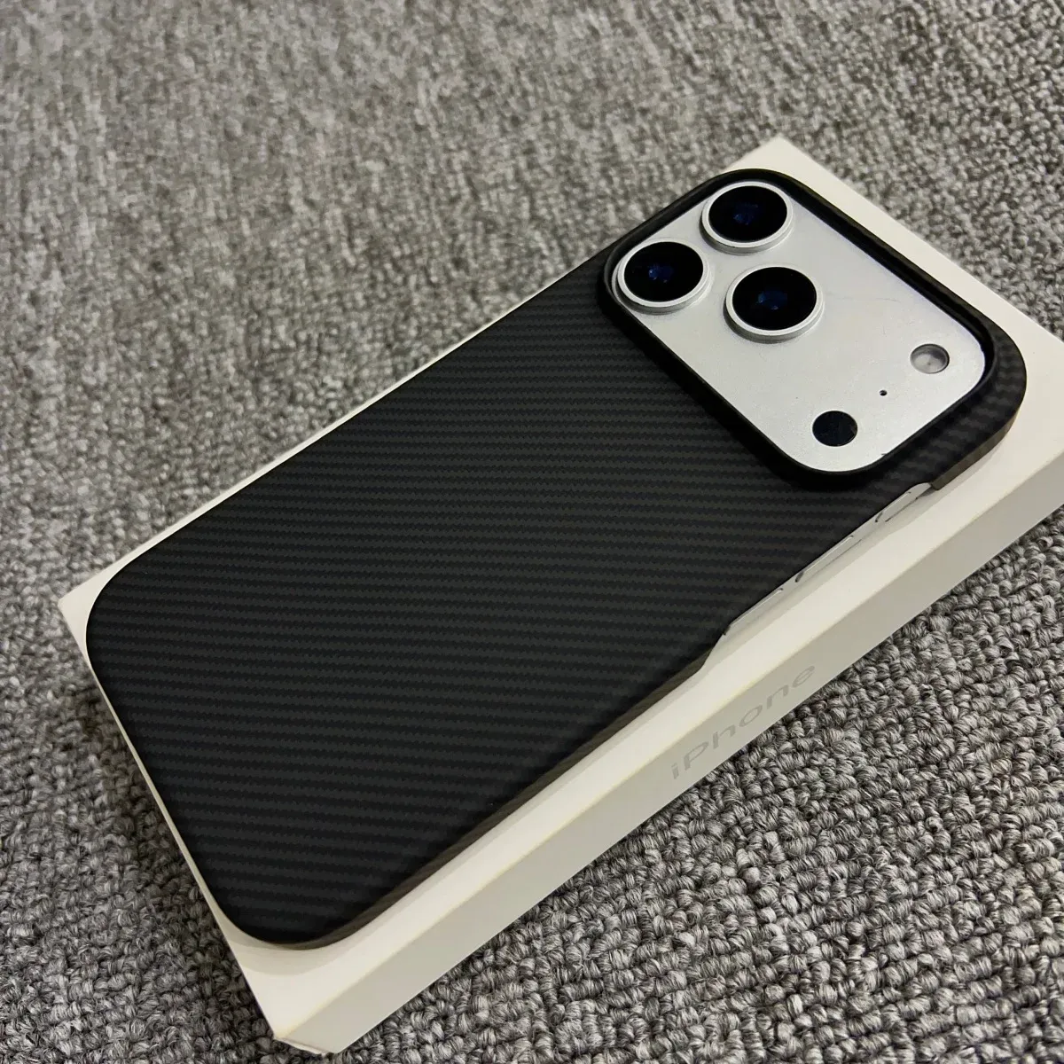 Coque sans cadre en fibre de carbone compatible MagSafe pour iPhone 18, 17 Air, 16 Plus, 15, 14 et 13 Pro Max 5