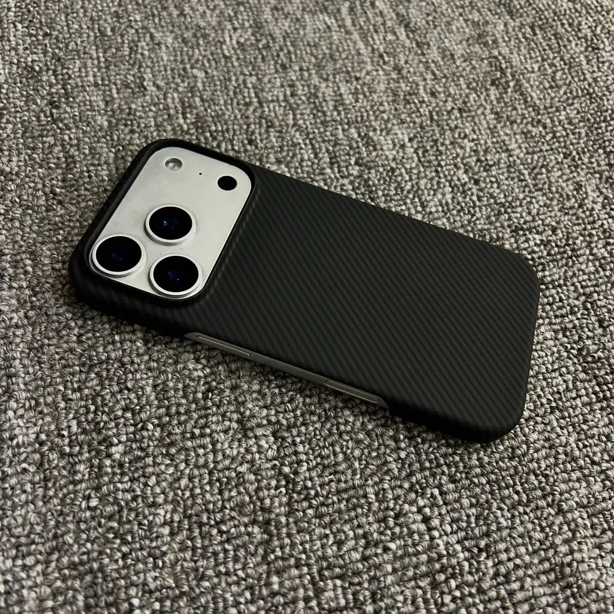Coque sans cadre en fibre de carbone compatible MagSafe pour iPhone 18, 17 Air, 16 Plus, 15, 14 et 13 Pro Max 6