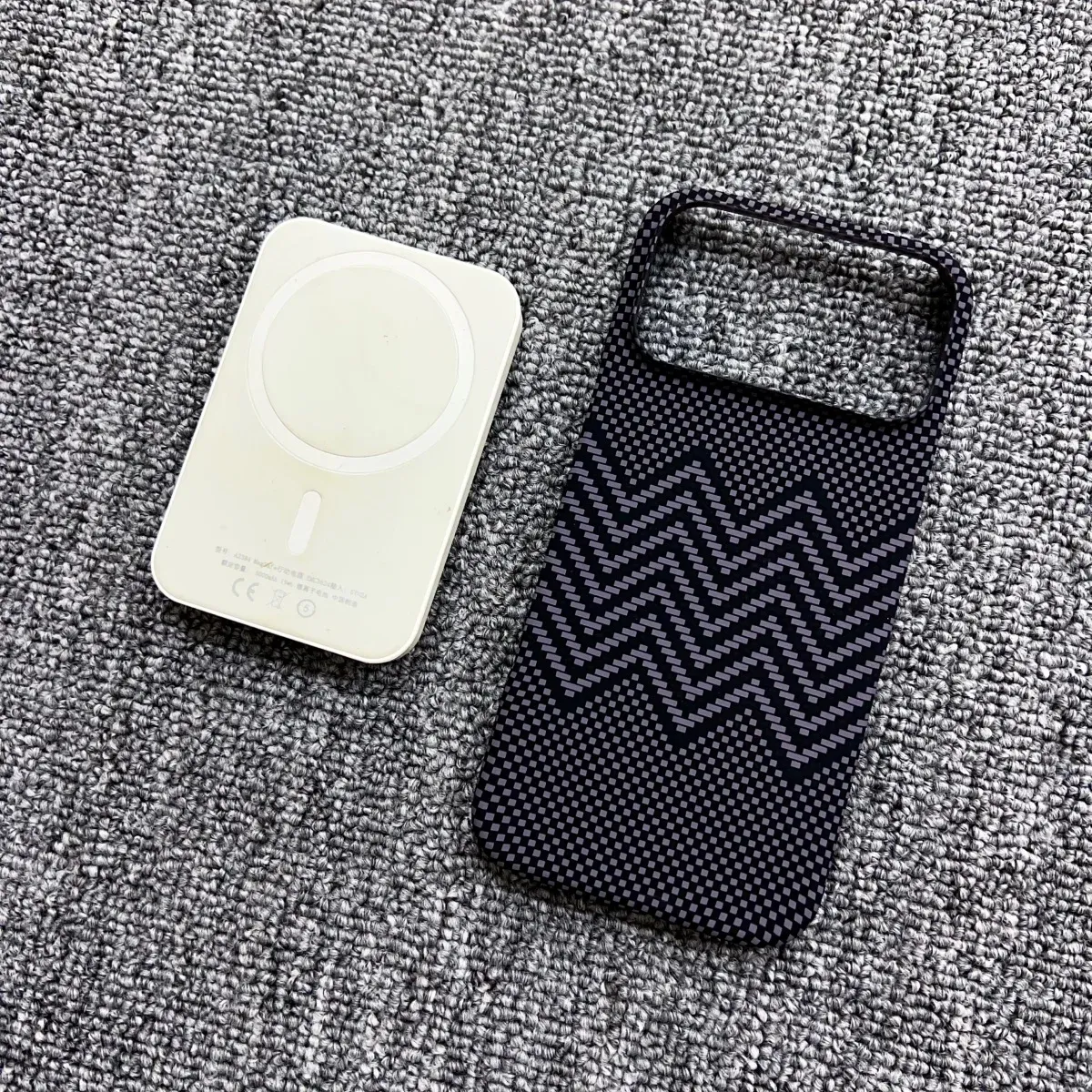 Coque sans cadre en fibre de carbone compatible MagSafe pour iPhone 18, 17 Air, 16 Plus, 15, 14 et 13 Pro Max 17