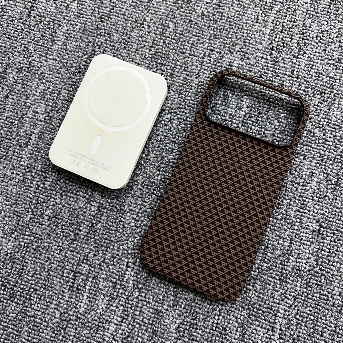 Coque sans cadre en fibre de carbone compatible MagSafe pour iPhone 18, 17 Air, 16 Plus, 15, 14 et 13 Pro Max 16