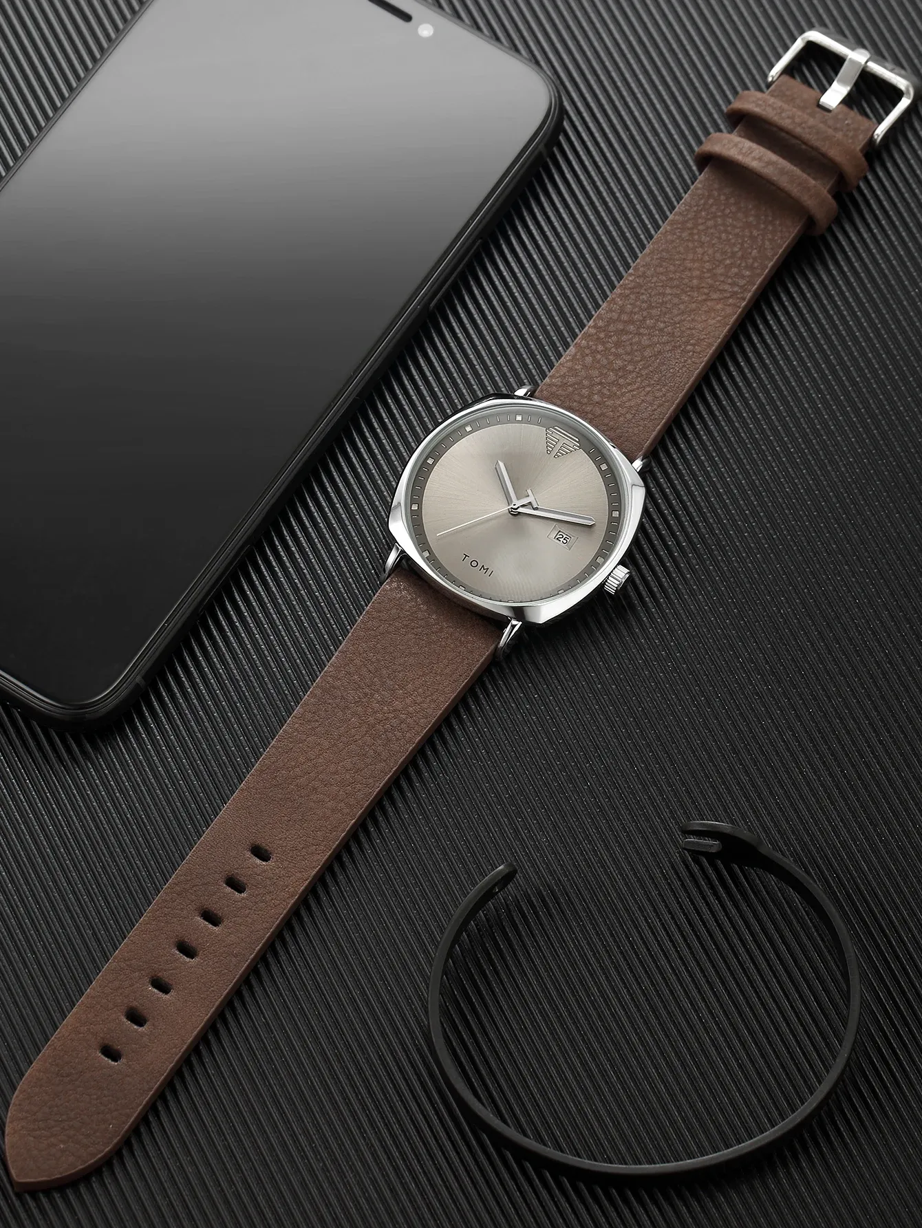 Montre TOMI, style minimaliste