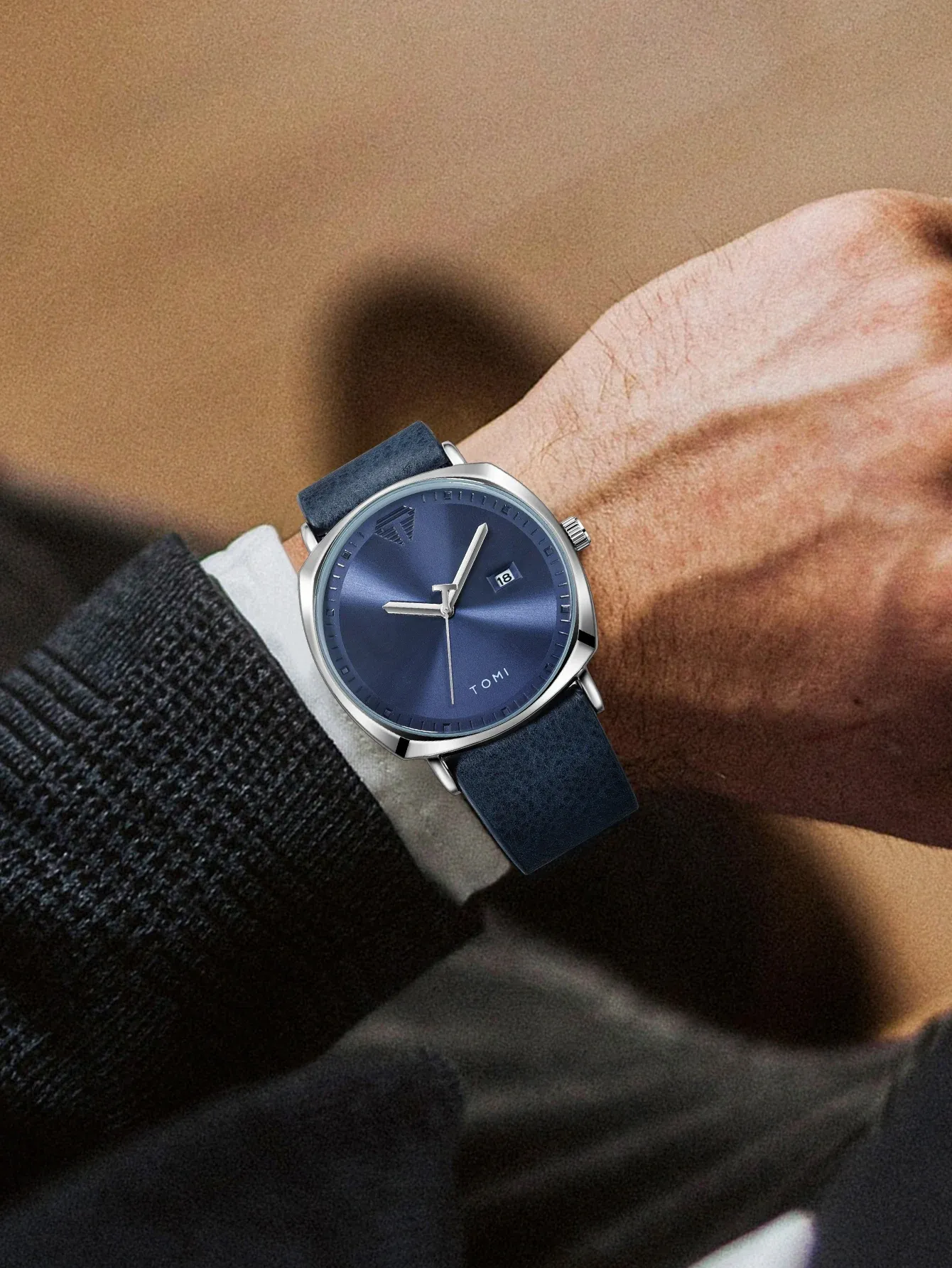 Montre TOMI, finition soignée