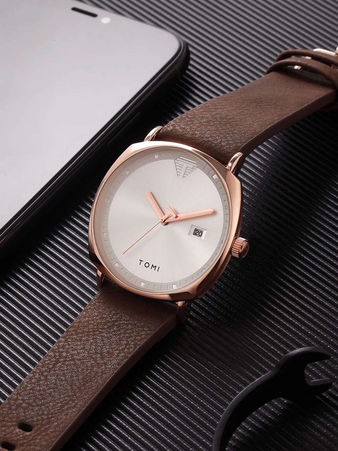 Montre TOMI, élégance sobre