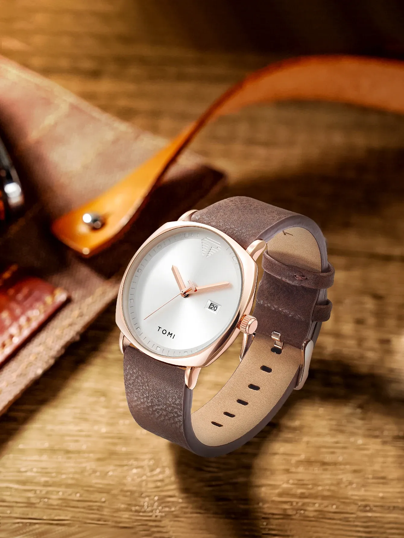 Montre TOMI, look casual