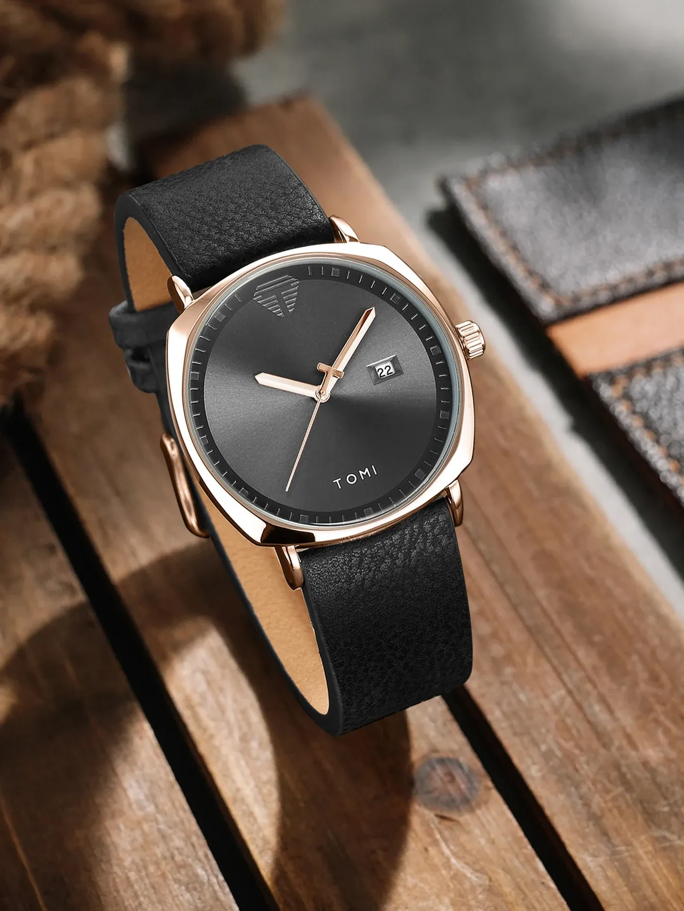 Montre TOMI, mise en valeur