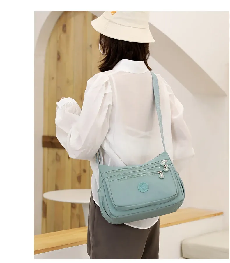 Sac bandoulière femme, finitions soignées