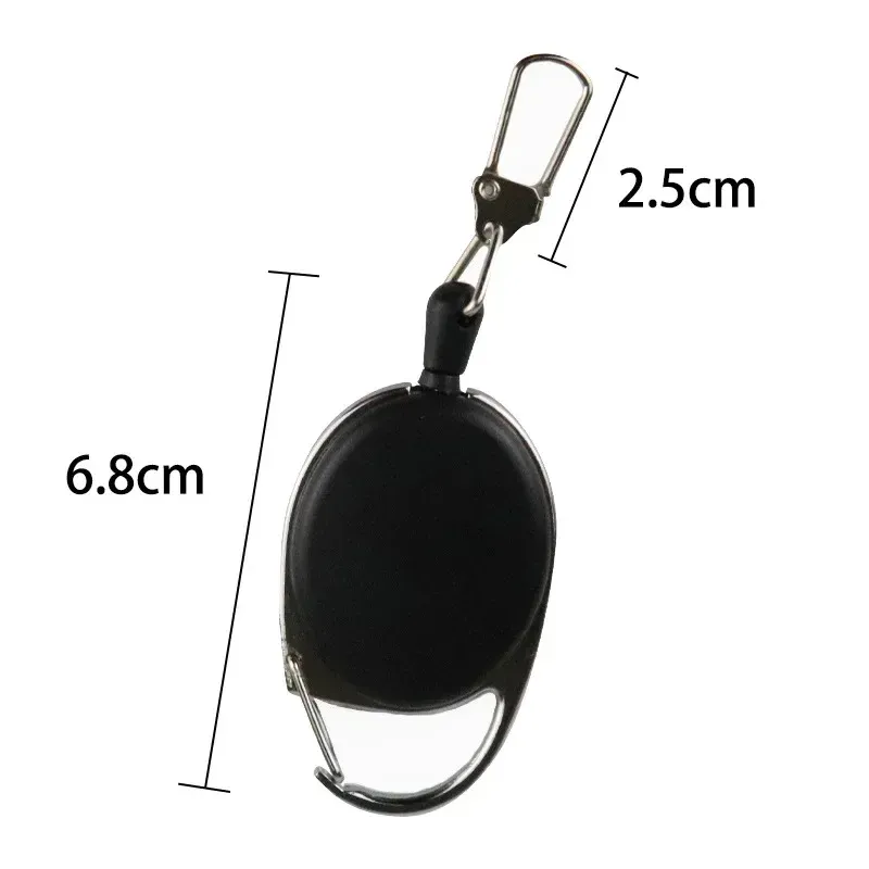 Porte-clés rétractable accroché à un gilet de pêche