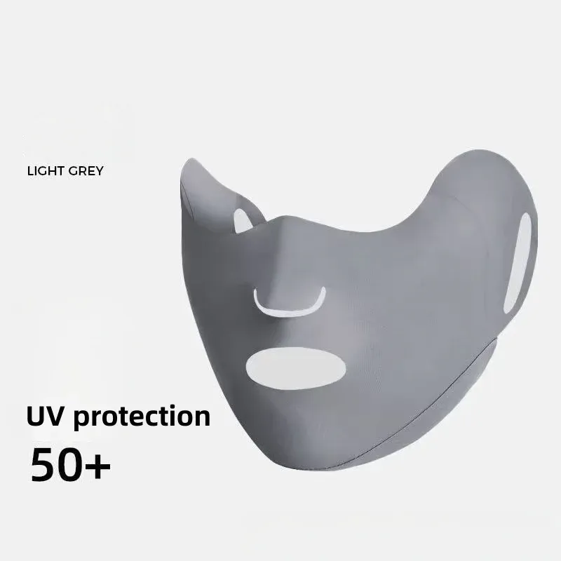 Détail de la texture en soie glacée du masque