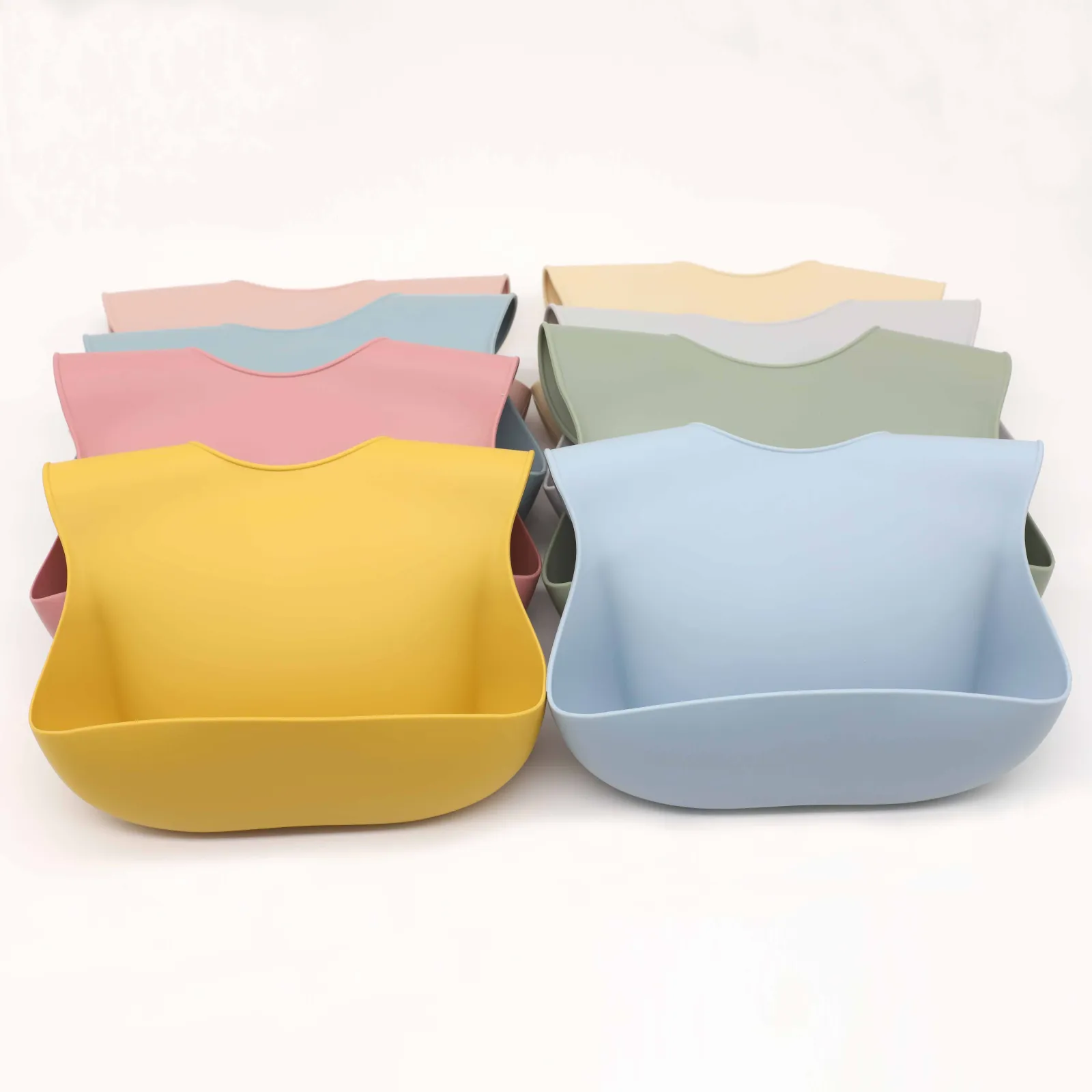 Bavoir en silicone, finitions et détails