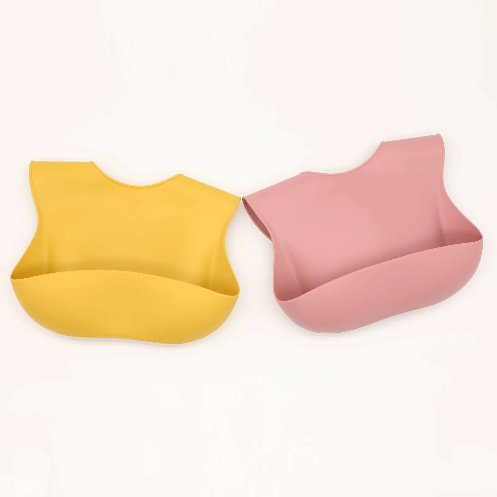 Bavoir en silicone sous différents angles