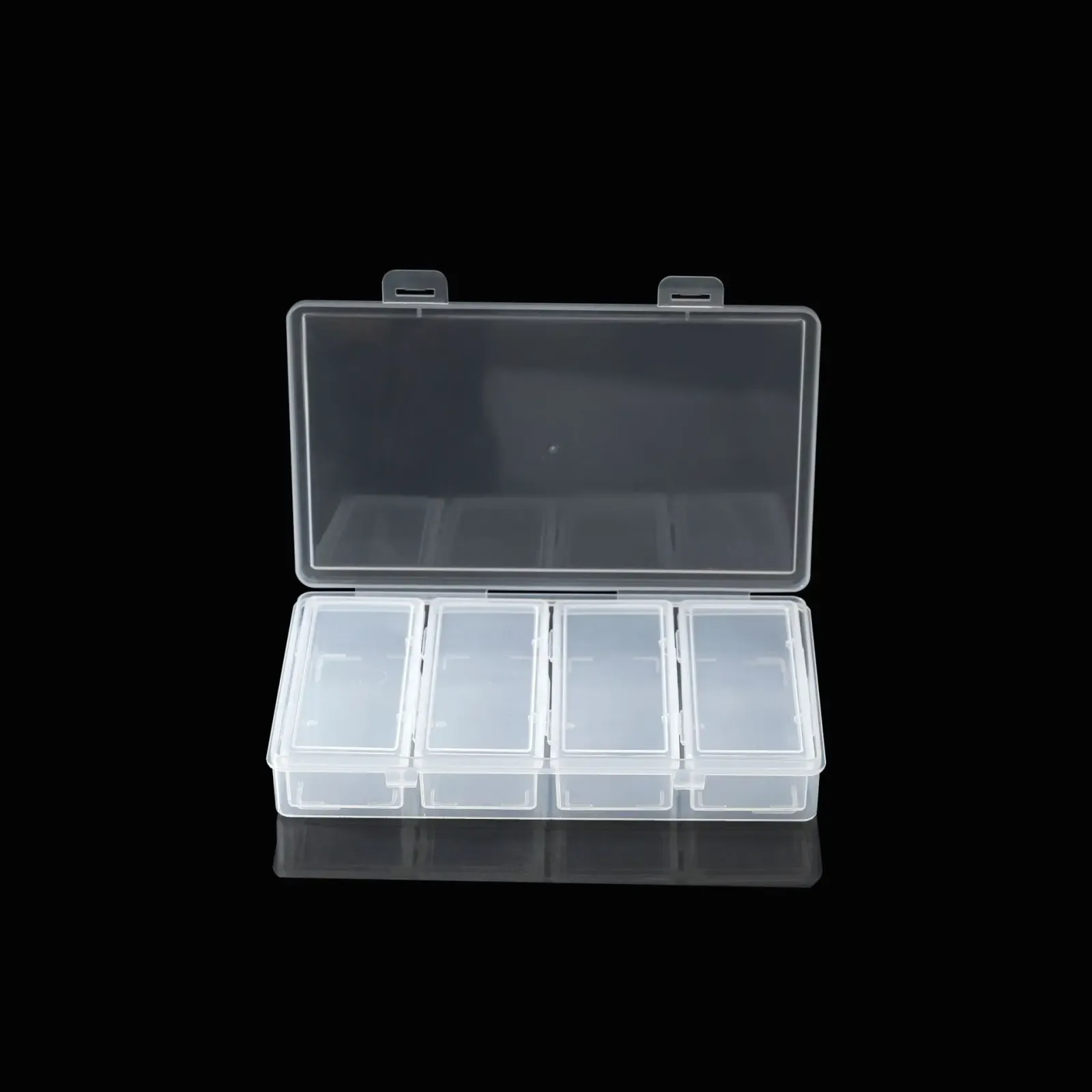 Boîte de rangement en plastique transparent en situation