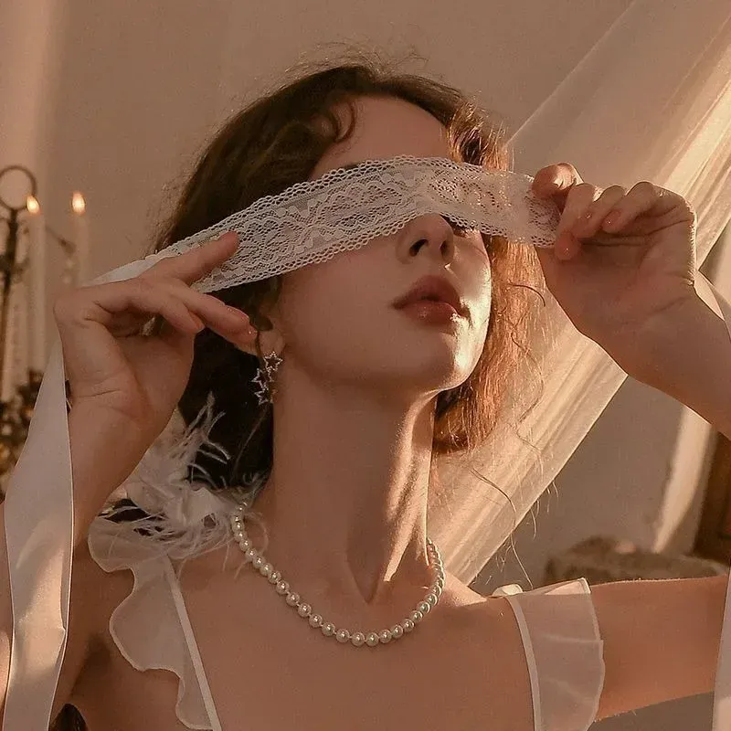 Masque en dentelle sensuel pour femme, détail de la dentelle