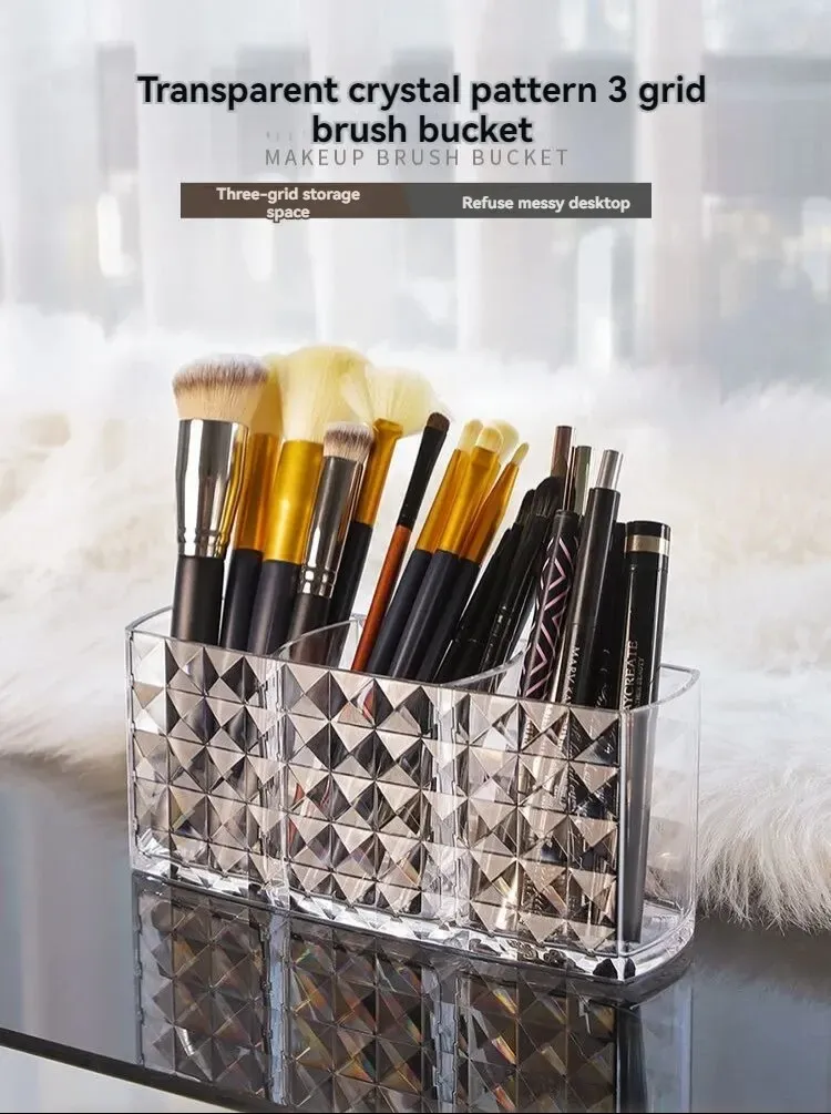 Organisateur de maquillage transparent sur coiffeuse