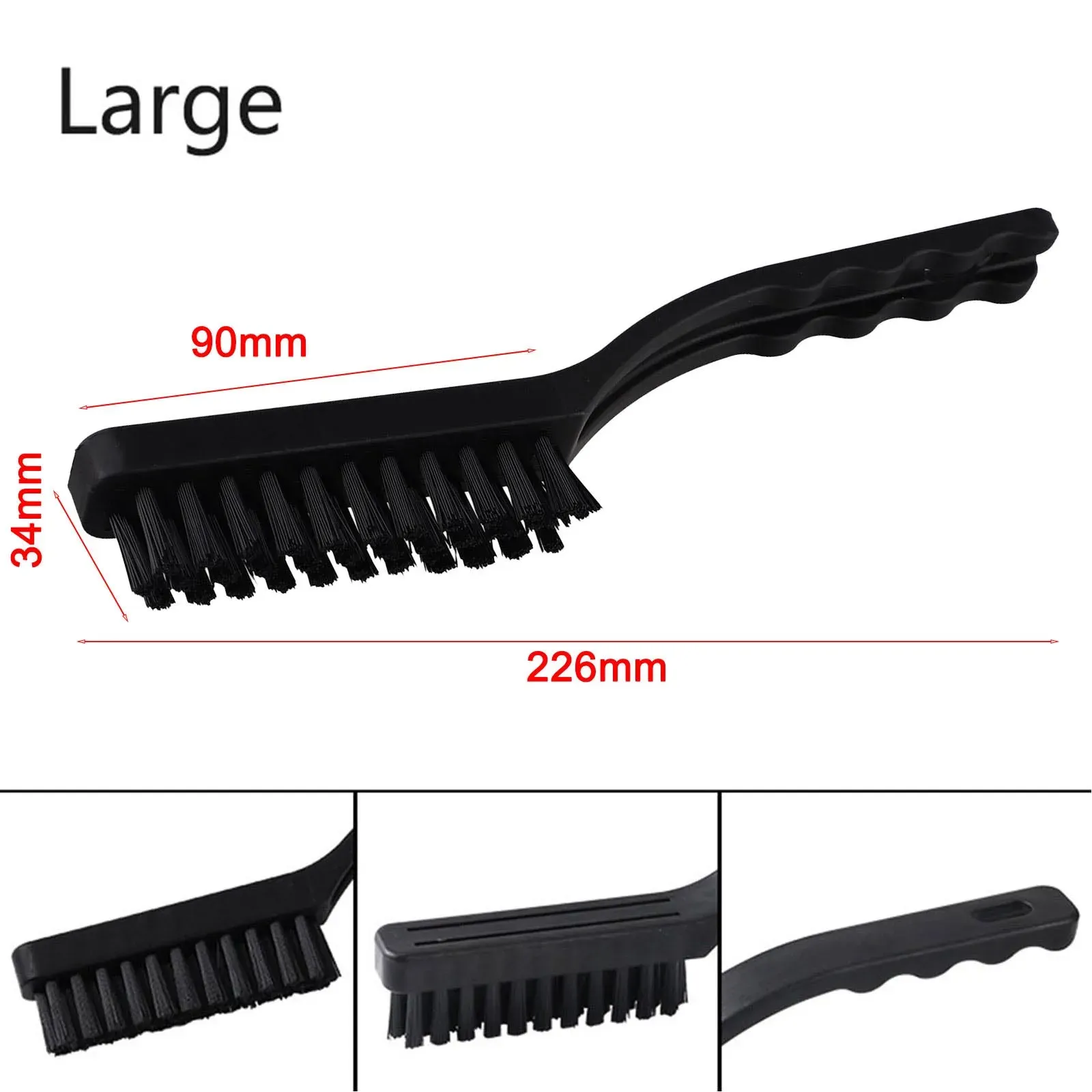 Nettoyage d'une carte électronique avec la brosse