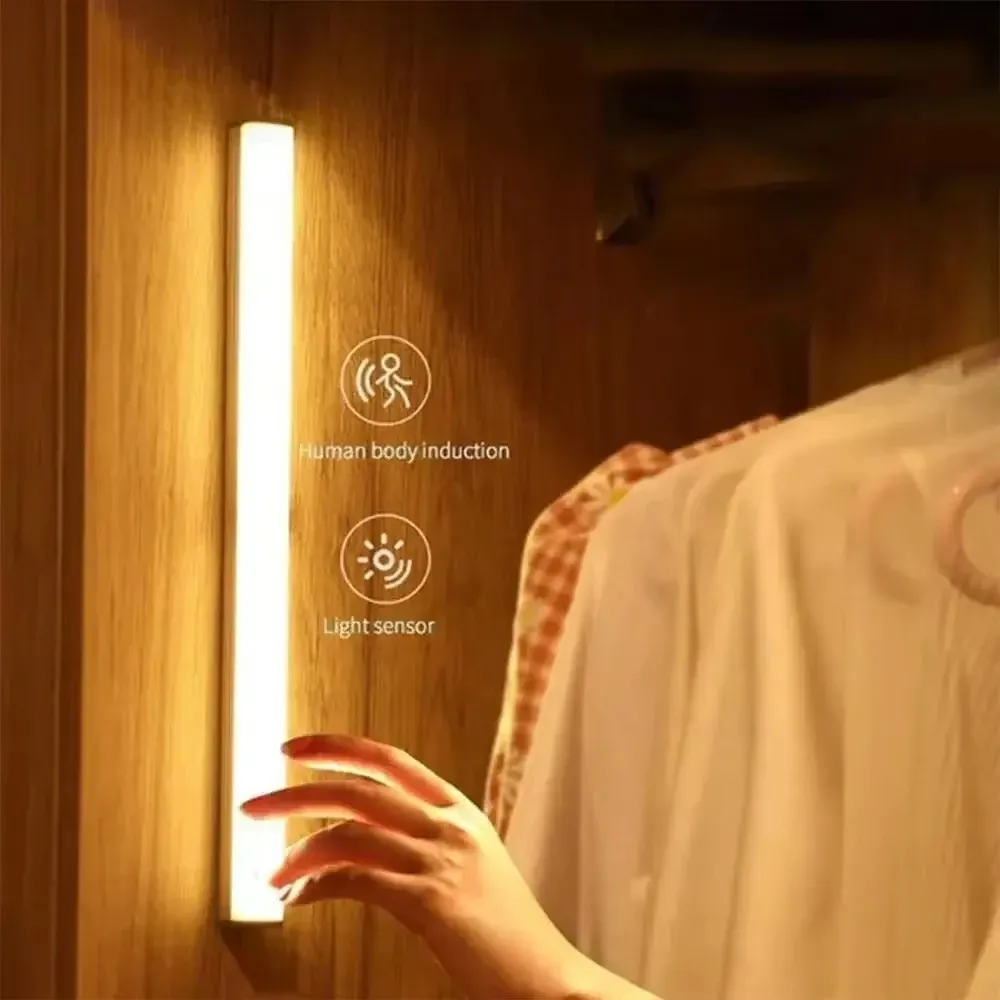 Veilleuse LED sans fil à détecteur de mouvement, rechargeable par USB et fixation magnétique, idéale pour armoire, chambre, escalier, placard et cuisine 4