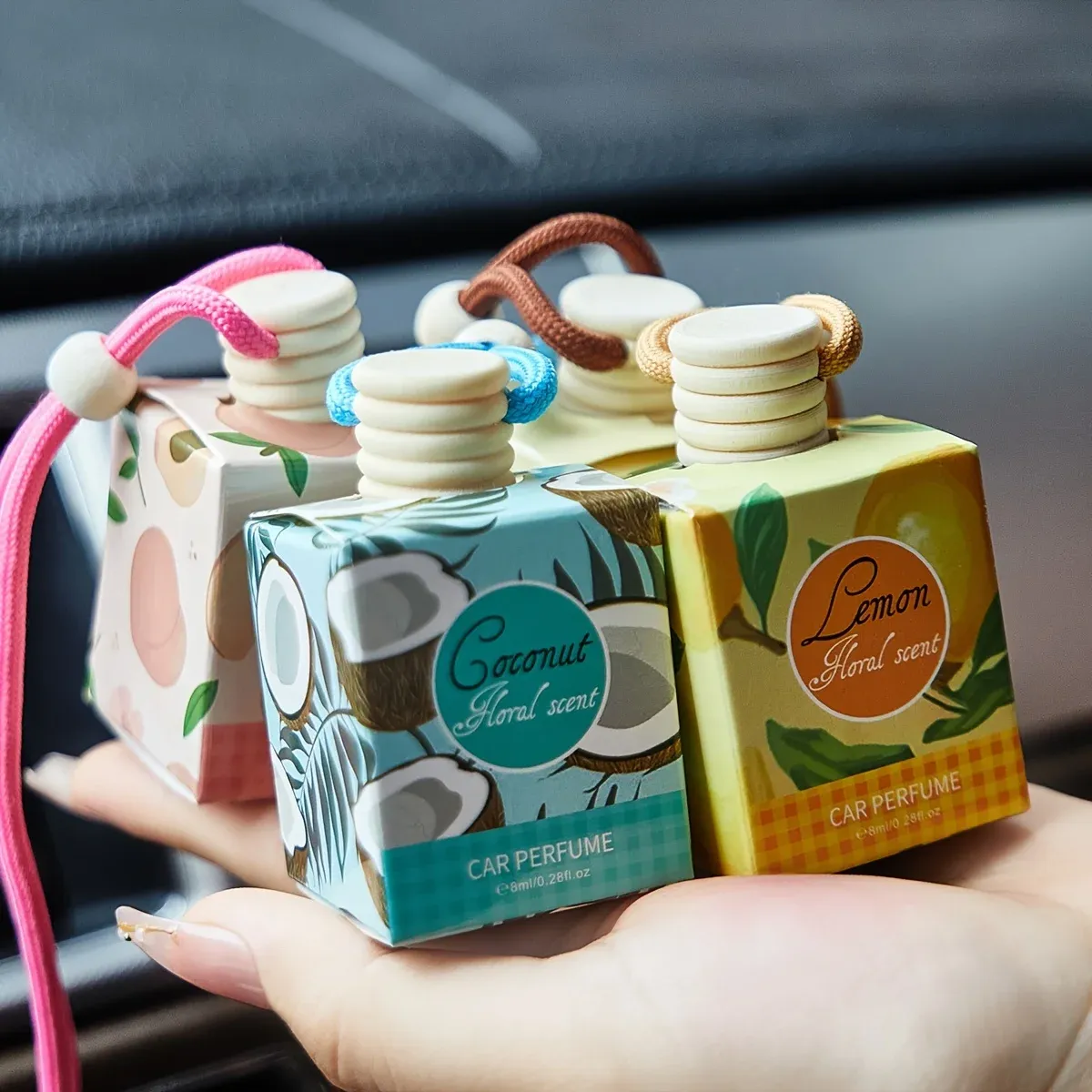 Désodorisant de voiture aux huiles essentielles, vue d'ensemble