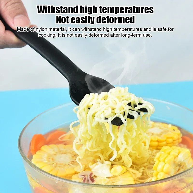 Ustensiles de cuisine en nylon en situation