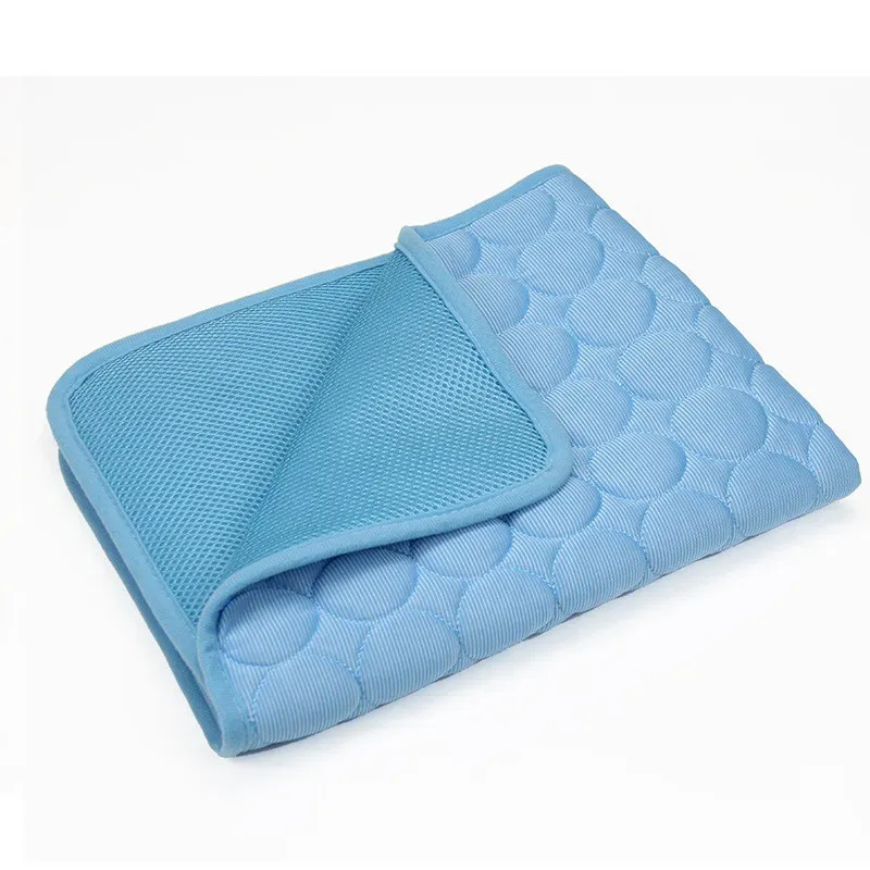 Tapis rafraîchissant pour animaux de compagnie, respirant et lavable, couverture d'été pour chien et chat, pour chenil, caisse et lit, couchage en soie glacée 11