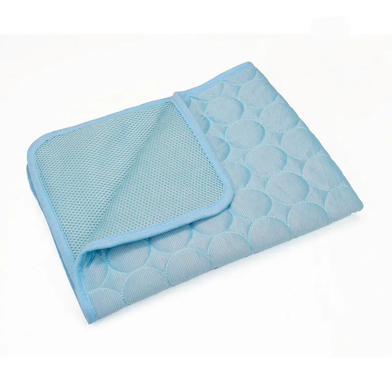 Tapis rafraîchissant pour animaux de compagnie, respirant et lavable, couverture d'été pour chien et chat, pour chenil, caisse et lit, couchage en soie glacée 9