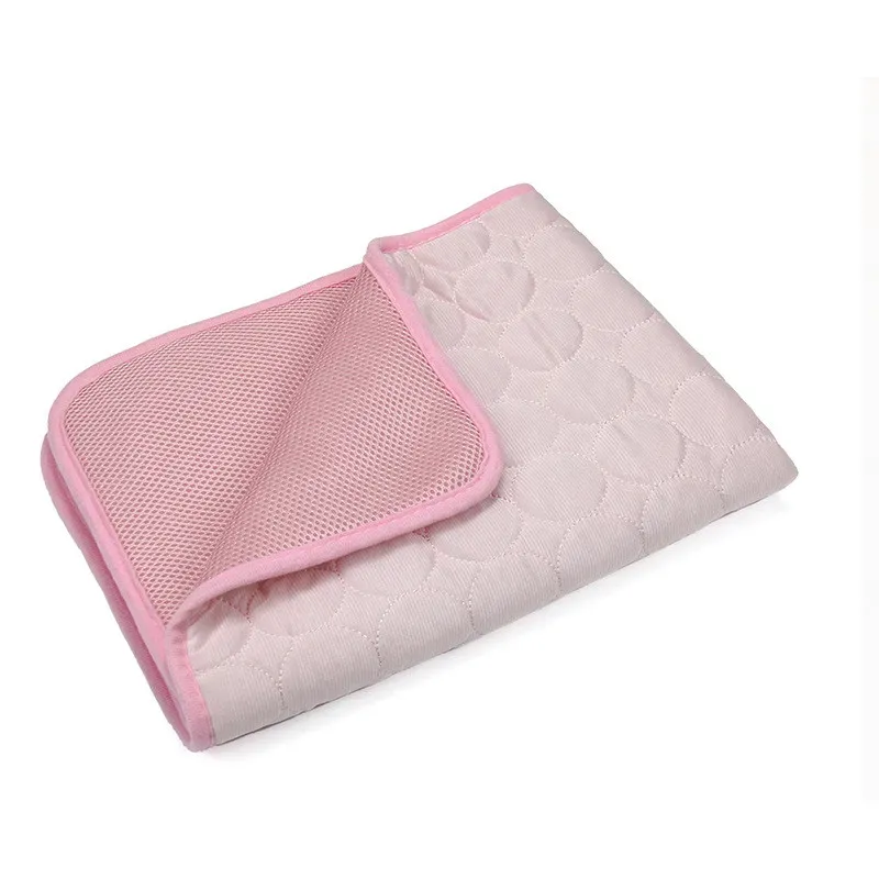 Tapis rafraîchissant pour animaux de compagnie, respirant et lavable, couverture d'été pour chien et chat, pour chenil, caisse et lit, couchage en soie glacée 8