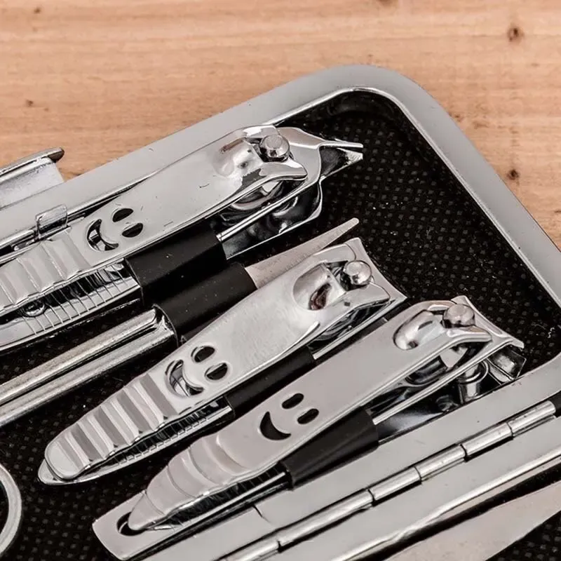 Ensemble de 11 pièces d'outils pour ongles Smiley, comprenant coupe-ongles et ciseaux adaptés à la forme des ongles 4