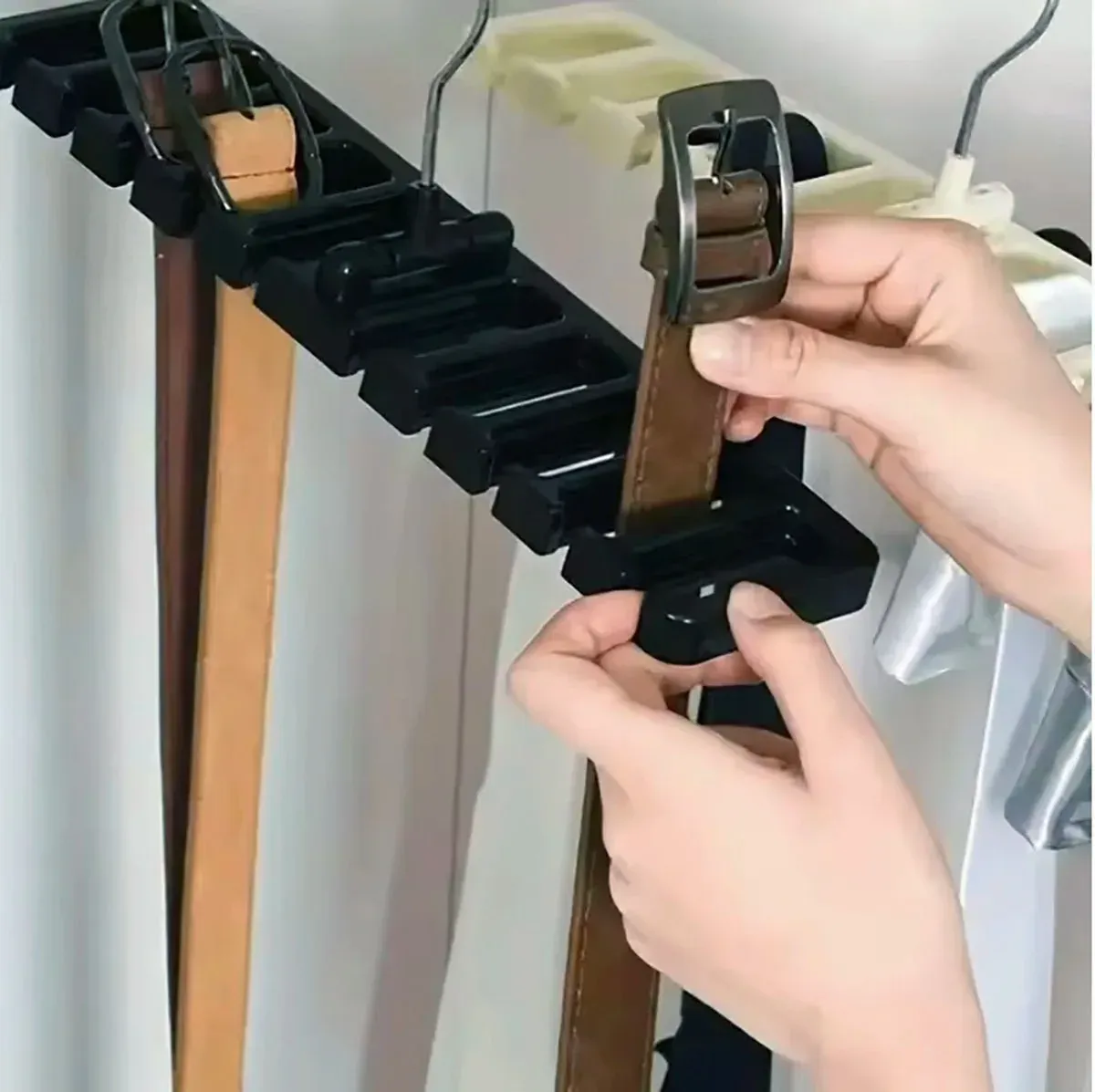 Organisateur de ceintures pour armoire : cintre multifonctionnel pour foulards et ceintures 2