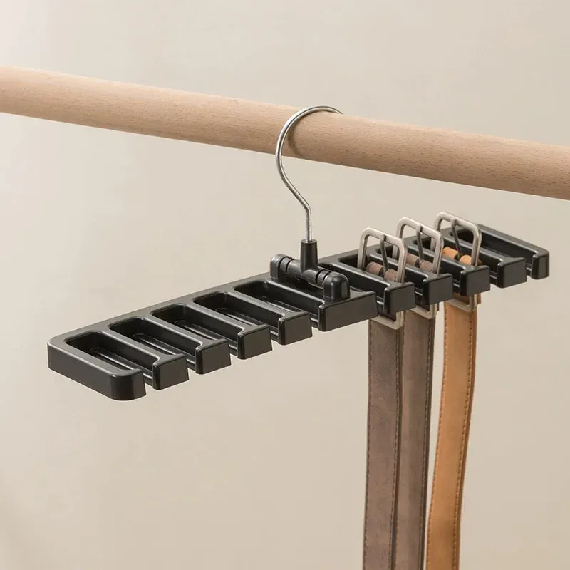 Organisateur de ceintures pour armoire, mise en situation
