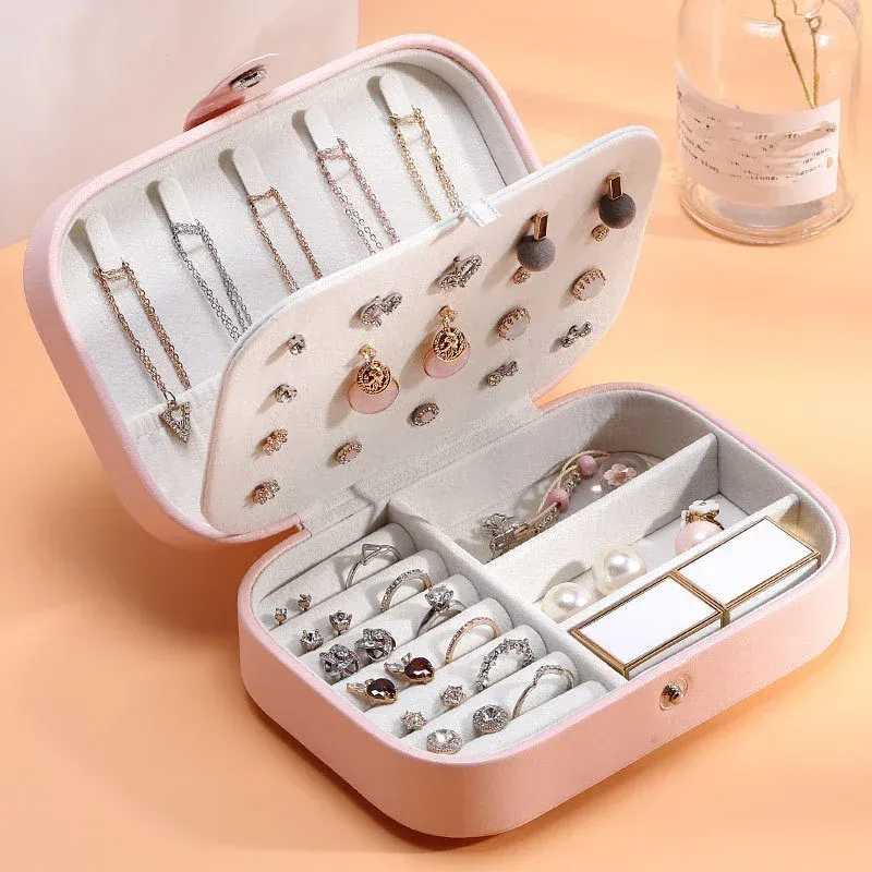 Boîte à bijoux de voyage portable en cuir avec fermeture à bouton et fermeture éclair 4
