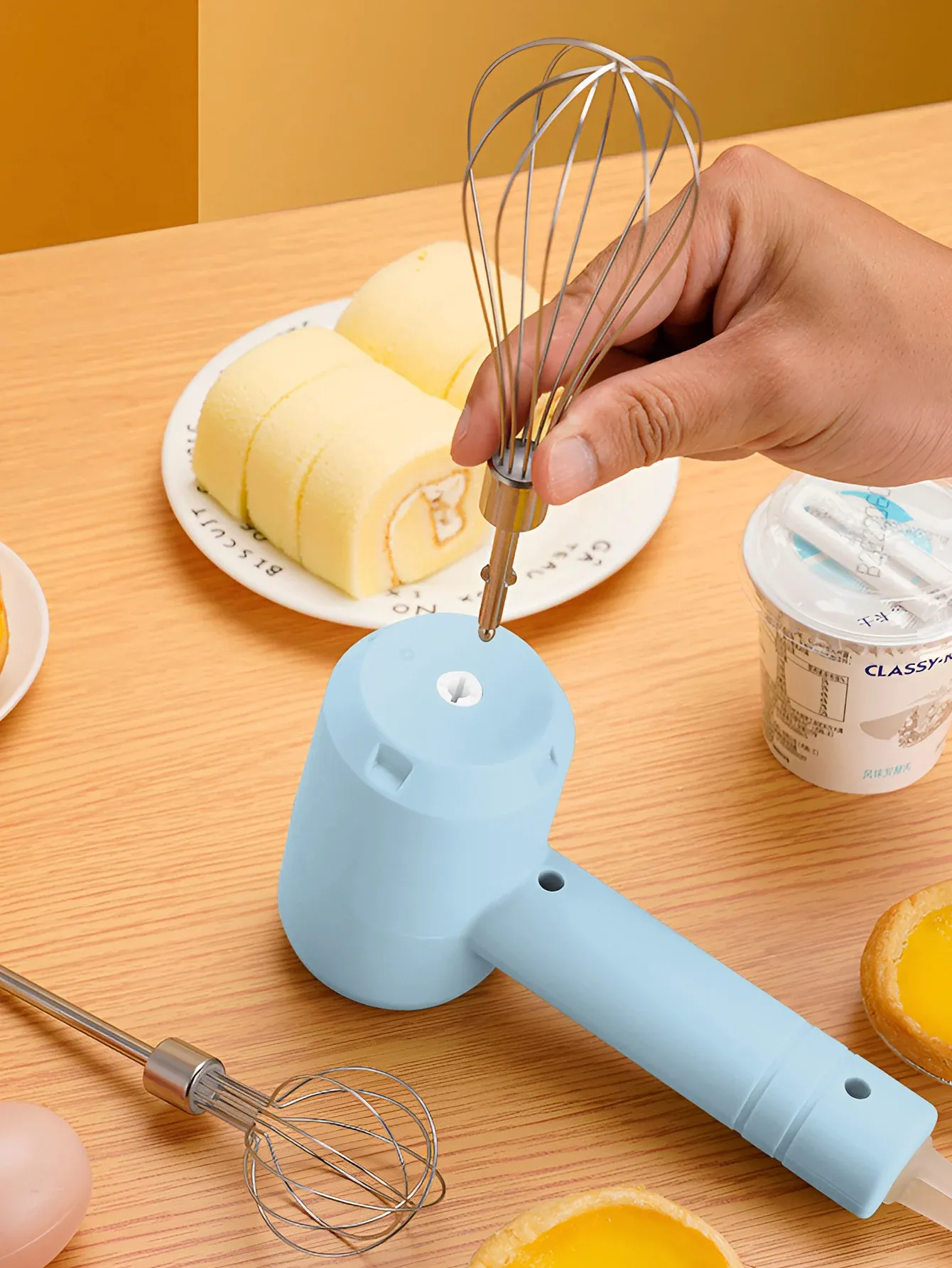 Mousseur à lait électrique, ambiance cuisine