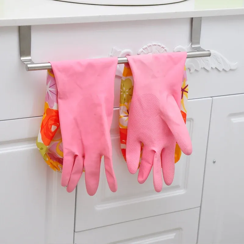 Organisation d'une cuisine avec porte-serviettes
