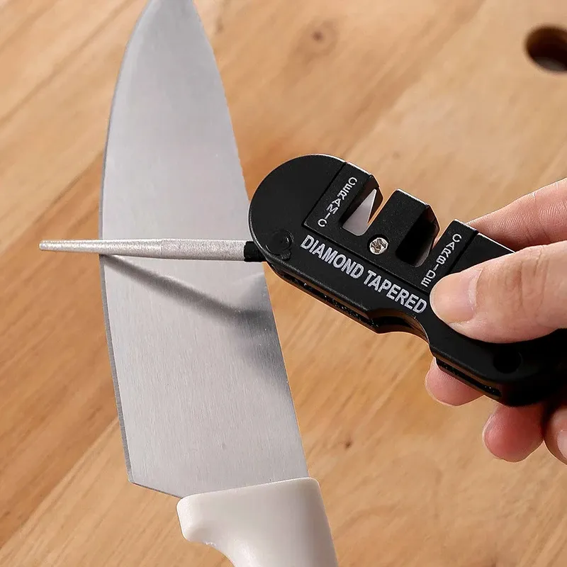 Affûteur de couteaux portable 4 en 1 en carbure de tungstène et céramique, outil de poche au diamant pour hameçons, camping, randonnée et plein air 2
