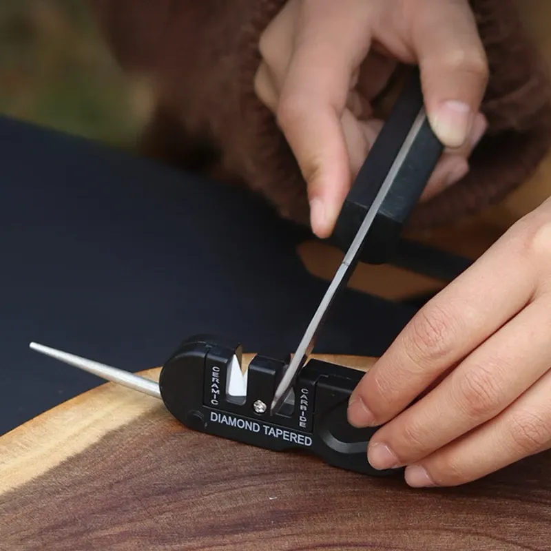 Aiguiseur de couteaux portable, en situation