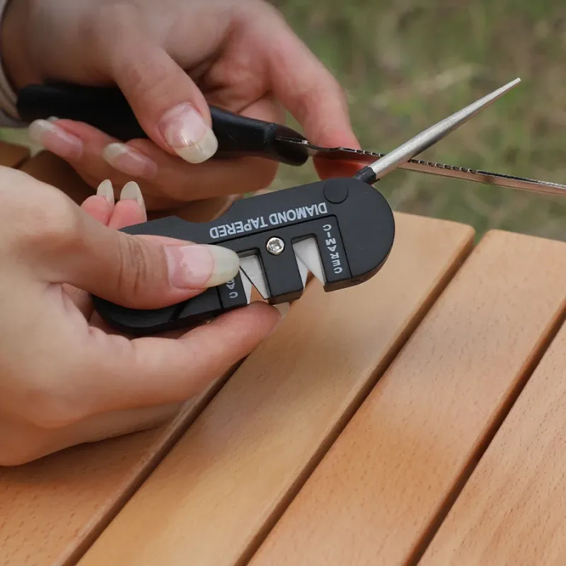 Aiguiseur de couteaux portable, utilisation au camp