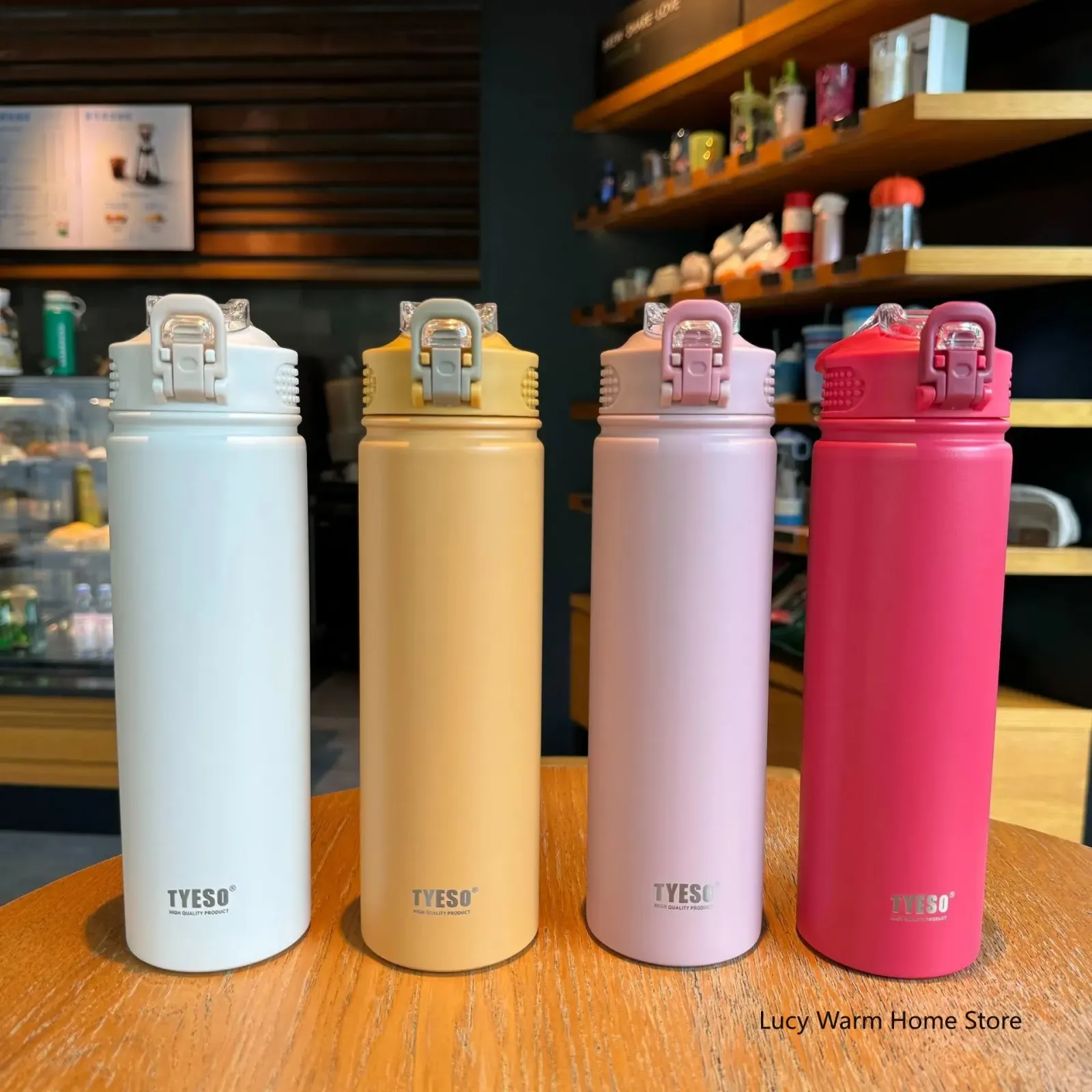 Gobelet thermos avec paille, détail du couvercle