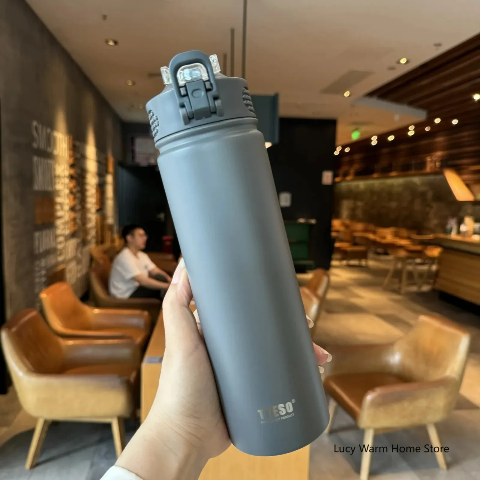 Gobelet thermos, détail de l'embout