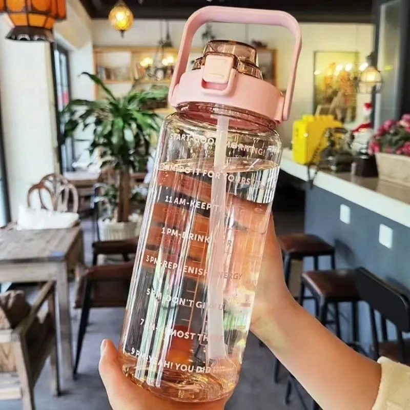 Gourde portable en plastique avec paille, 2 L, pour sports de plein air et fitness, grande bouteille pour adultes avec marqueur de temps 4