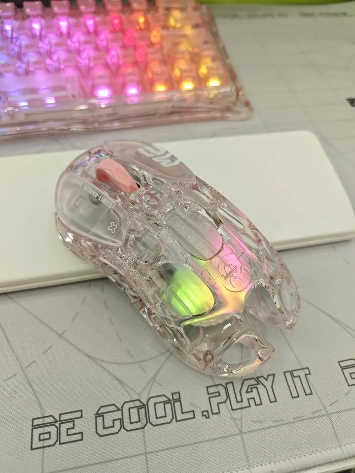 Souris GravaStar Mercury M2 vue de côté