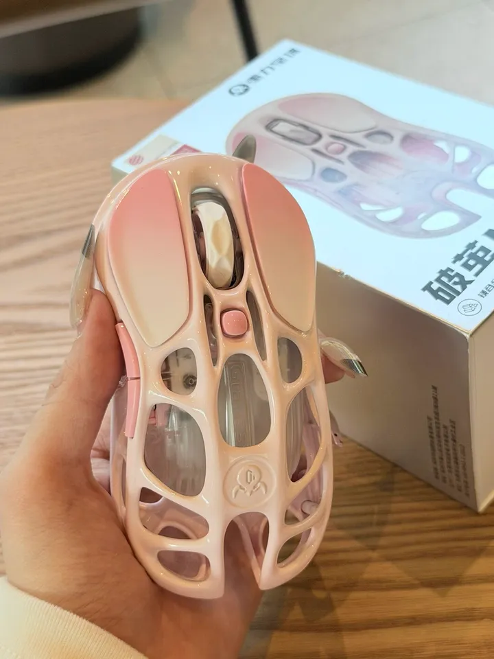 Souris GravaStar Mercury M2, design final