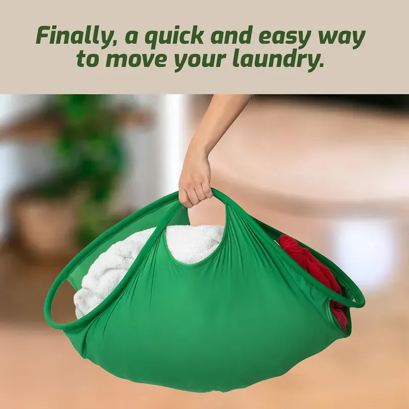 Panier à linge pliable utilisé dans une pièce de vie
